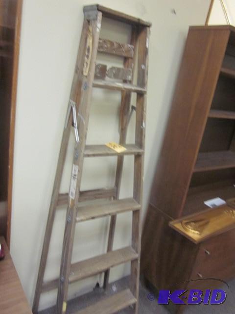 6 foot Keller wood ladder, slight d...