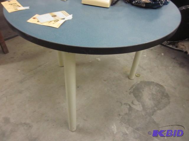 30 inch round table. Items on table...
