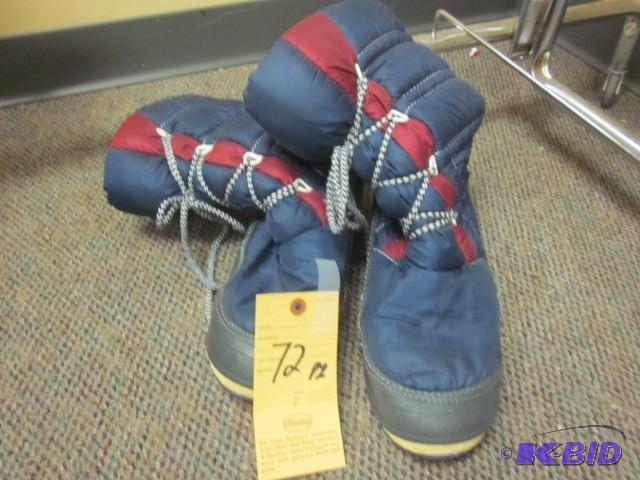 Pair of Moon boot style boots, All ...