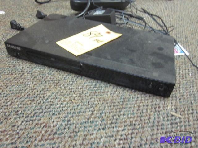 Samsung DVD player with cords, work...