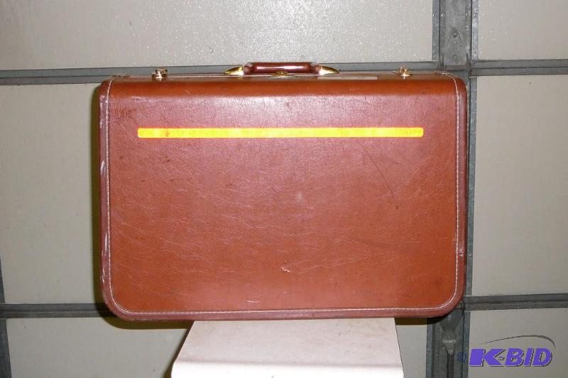 Suit case taperlite brown color Sol...