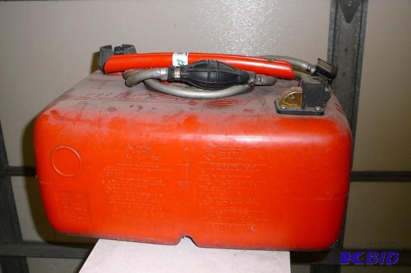 Quick silver boat can with hose Sol...