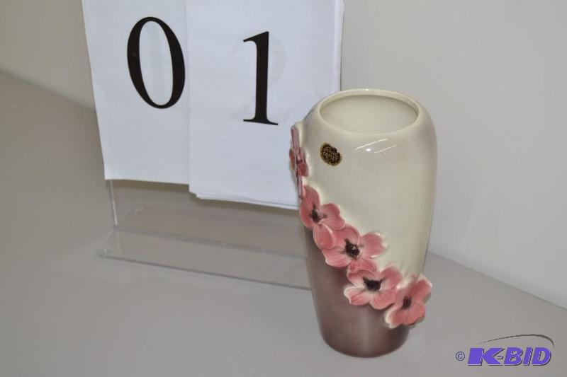 lot 1 image: Vintage Royal Copley Dogwood Vase