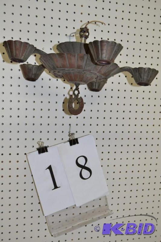 lot 18 image: Vintage light