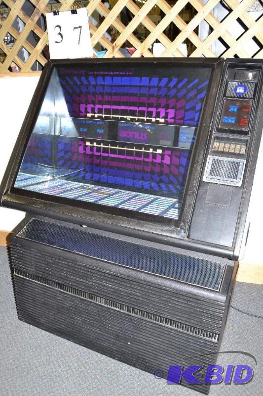 lot 37 image: Juke Box with 45 RPM records