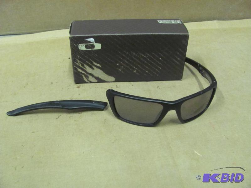 These OAKLEY Jury Polarized Sunglas...