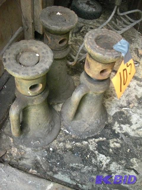 lot 105 image: 3, 2 x 8 SCREW JACKS ...