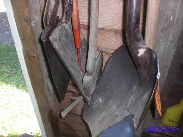 lot 107 image: Pick AX  AX with pick head  Alumi...