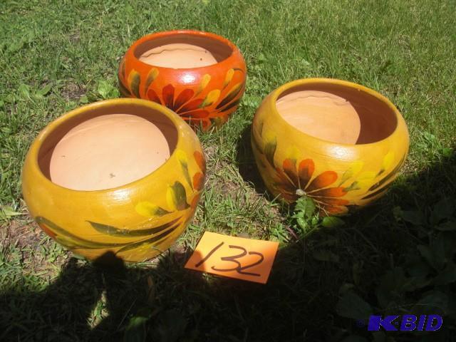 lot 132 image: 3 nice pottery pieces.. Made in Mex...