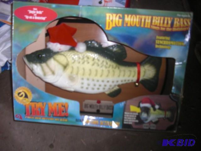 lot 137 image: 4, Blow up DISNEY Christmas Chara...
