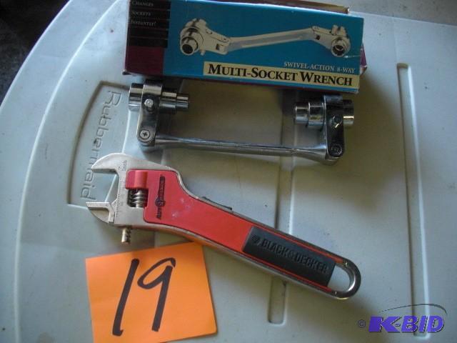 lot 19 image: SWivel Acrtion Swag Multi Socket wr...