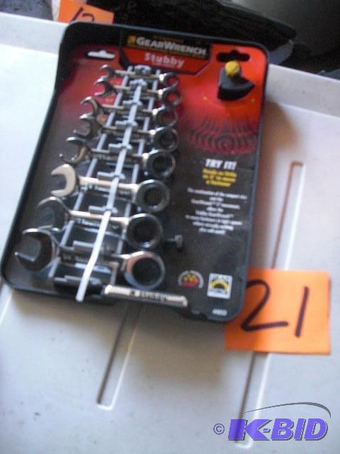 lot 21 image: GEAR Wrench STubby Wrench set...
