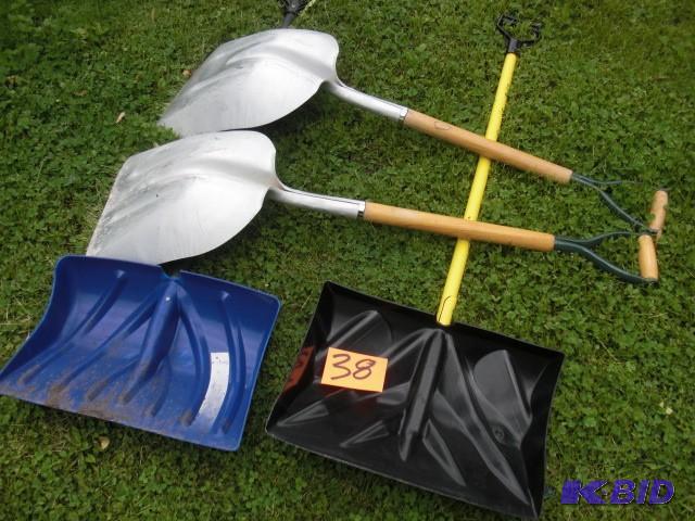 lot 38 image: 2 scoop Shovels.. 2 snow shovels...