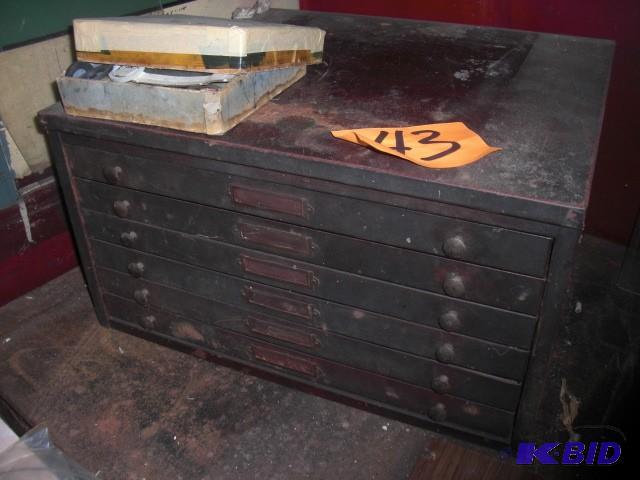 lot 43 image: Old metal storage cabinet. &nbsp6 ...