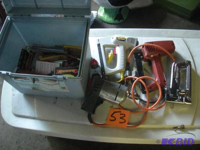 lot 53 image: Box of Staplers (2 electric)  1 h...