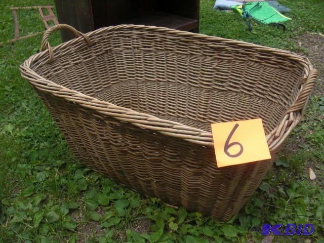 lot 6 image: large Wicker Wash Basket.. 36in x 2...