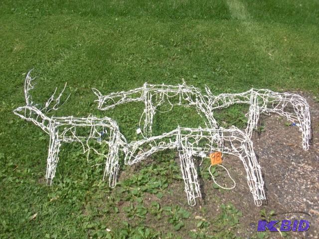 lot 98 image: 4 Christmas Reindeer.. Untested, bu...