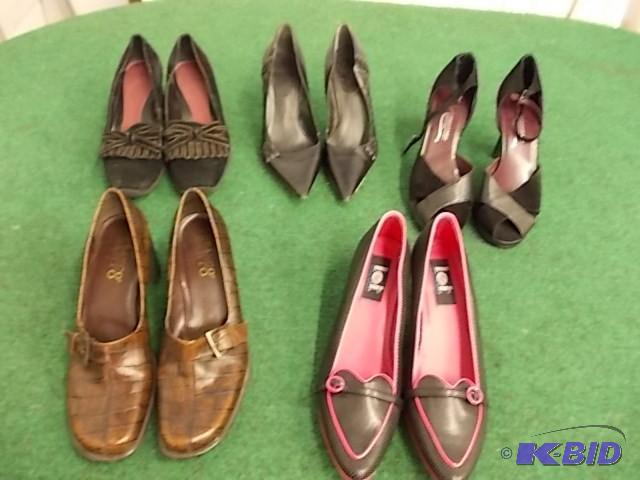 5 Pair Ladies Shoes Size 9...