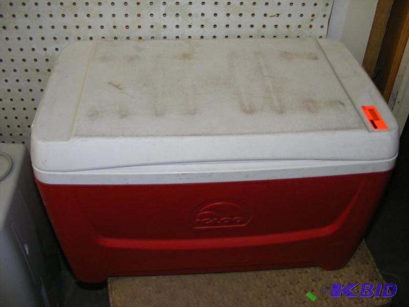 lot 122 image: Igloo Cooler...