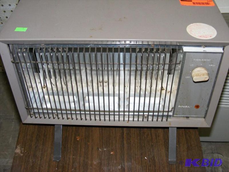 lot 129 image: Rival Space Heater...