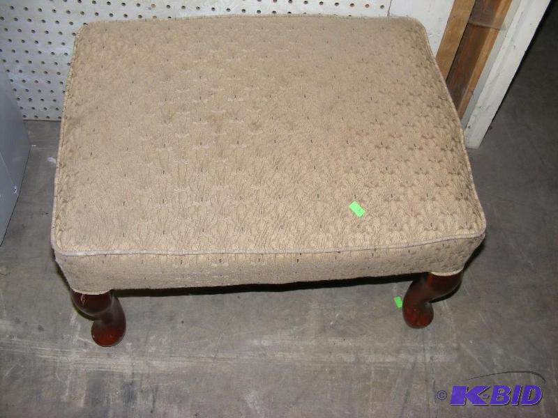 lot 134 image: Vintage Style Foot Stool...