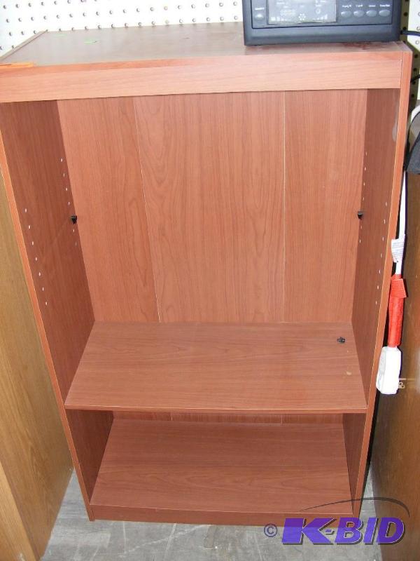 lot 140 image: Bookshelf, missing one shelf 41.5...