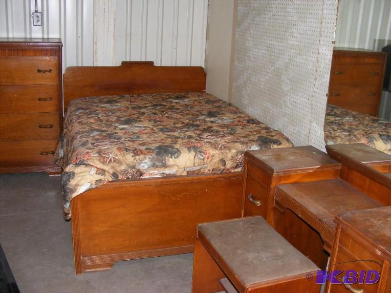 lot 147 image: Vintage Bedroom Set, full size Bed ...
