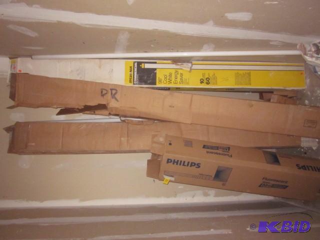 Large lot of fluorescent lights, pl...