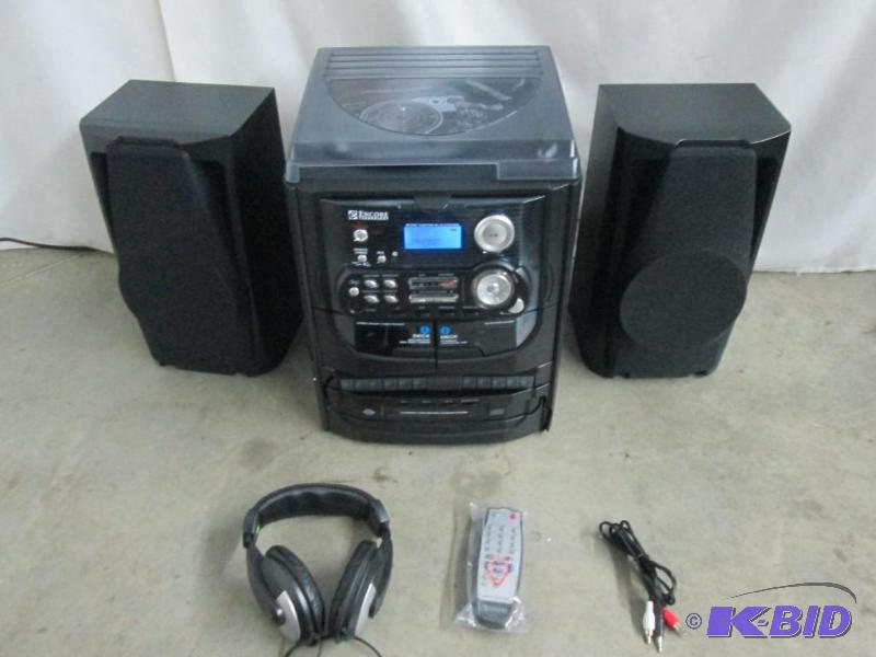 Encore Technology 3 CD Turntable w Headphones