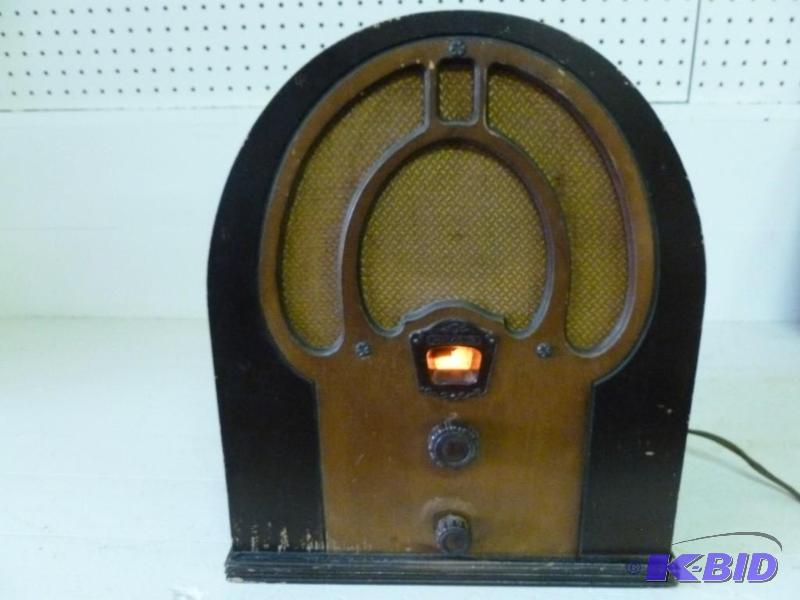 lot 100 image: Vintage Philco Jr. Superheterodyne ...
