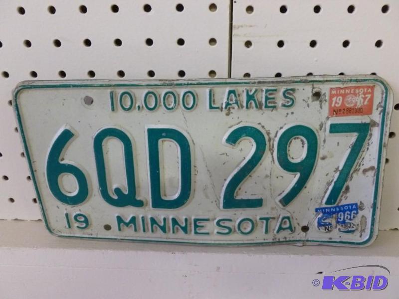 lot 19 image: Vintage 1968 Minnesota embossed met...