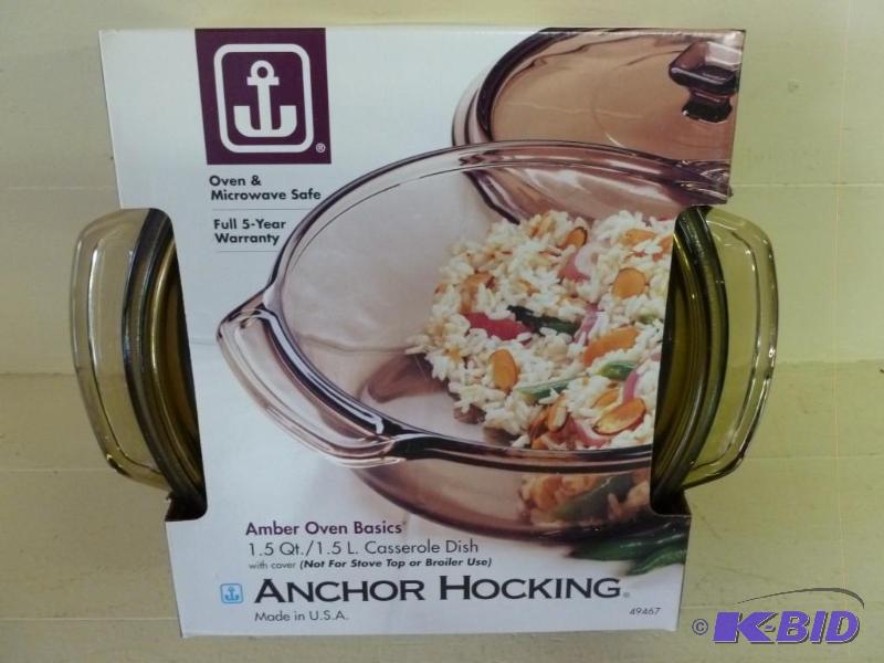 lot 249 image: Anchor Hocking 1.5 quart amber glas...