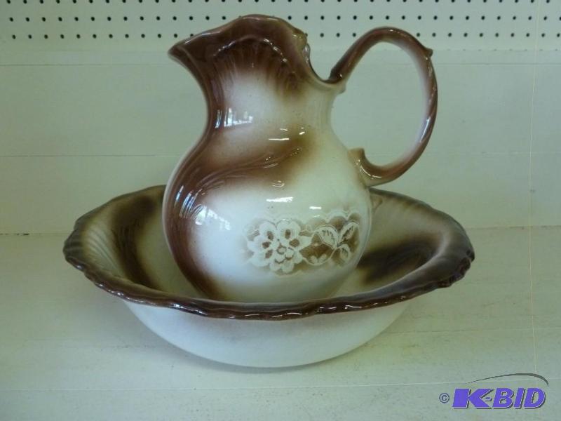 lot 257 image: Beautiful large ceramic wash basin ...