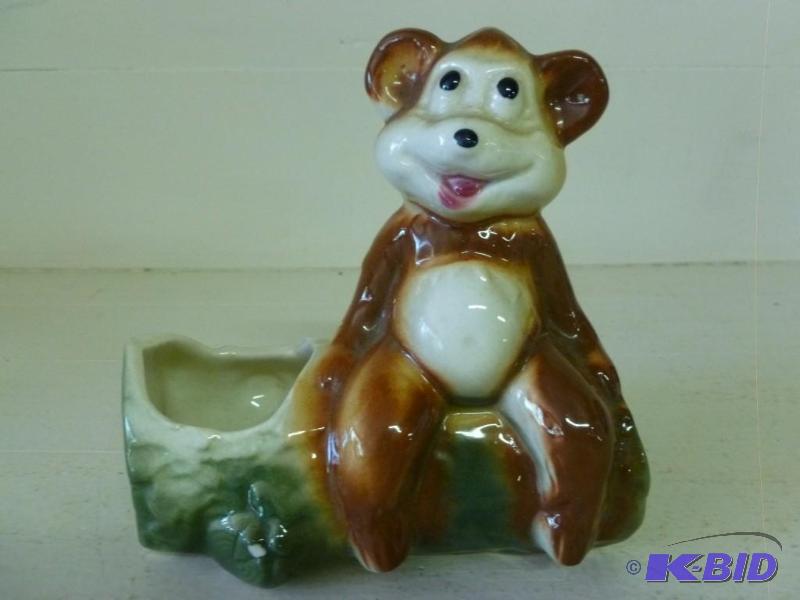 lot 262 image: Vintage porcelain planter that meas...