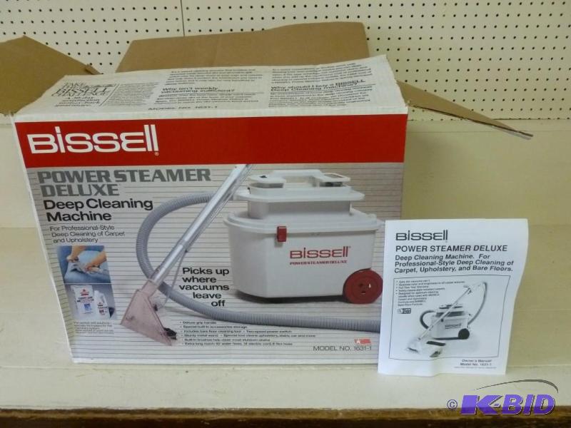 lot 28 image: Bissell Power Steamer Deluxe Deep C...