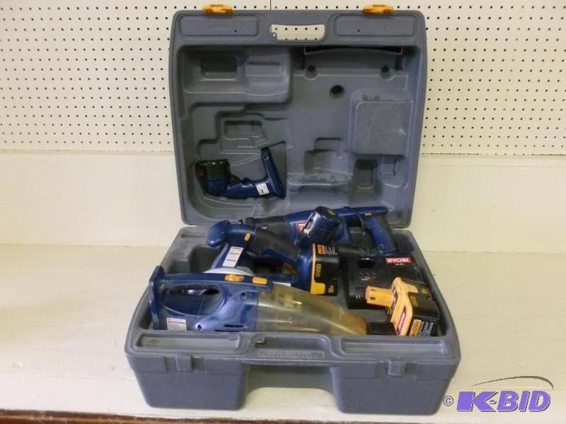 lot 3 image: Large Ryobi 18v battery powered too...