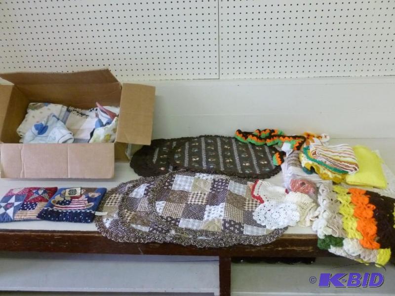 lot 323 image: Large lot that includes vintage fan...