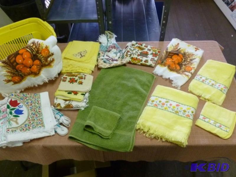 lot 359 image: Large lot of bathroom and kitchen w...