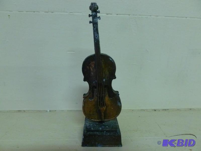 lot 368 image: Collectible cast metal pencil sharp...