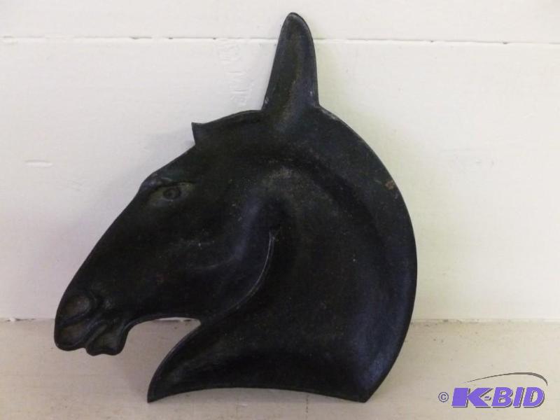 lot 377 image: Vintage cast iron horse head ashtra...