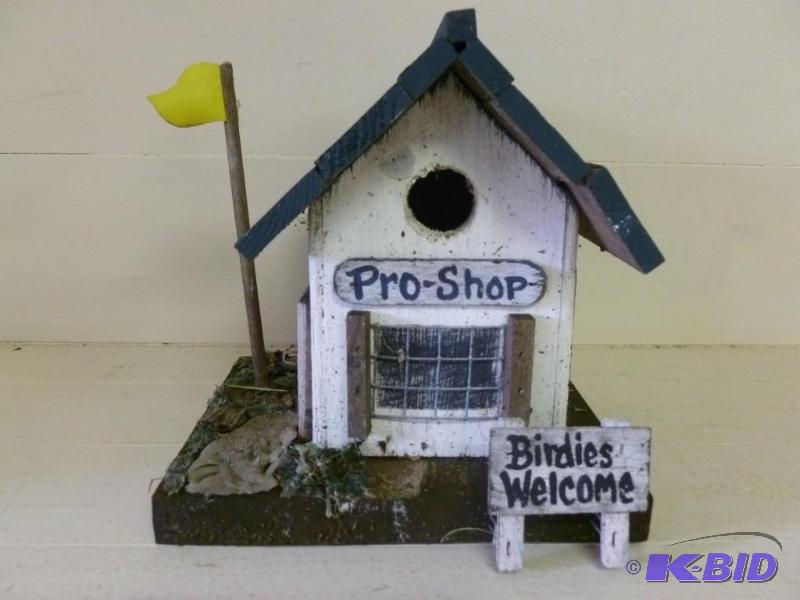lot 390 image: Heavy duty wooden bird house that m...