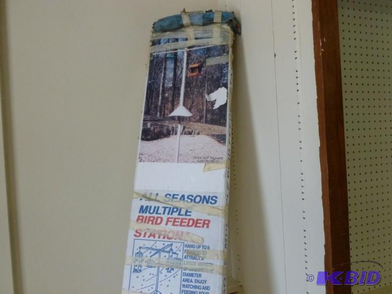 lot 400 image: All Seasons multiple metal bird hou...