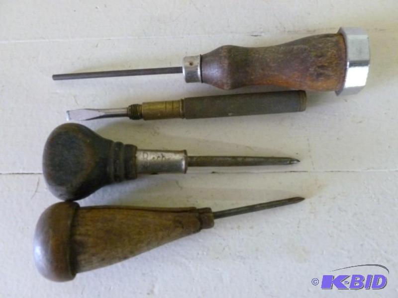 lot 53 image: Lot of four vintage tools that incl...