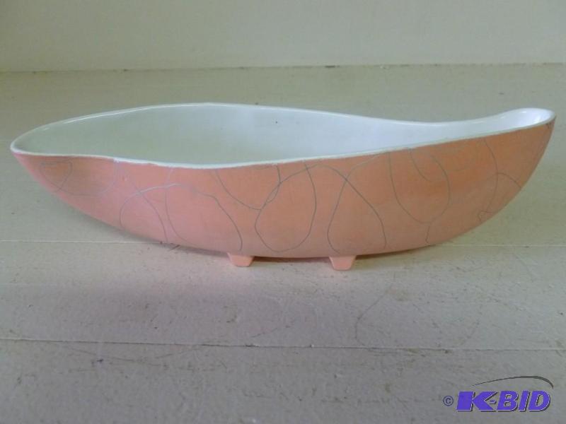 lot 81 image: Beautiful Shawnee USA planter #1011...
