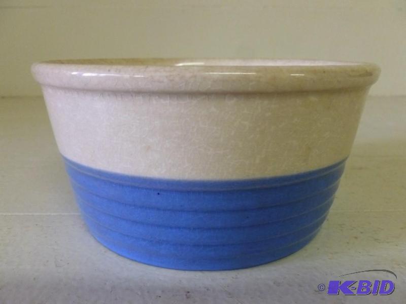 lot 82 image: Vintage Universal Potteries&nbspIn...