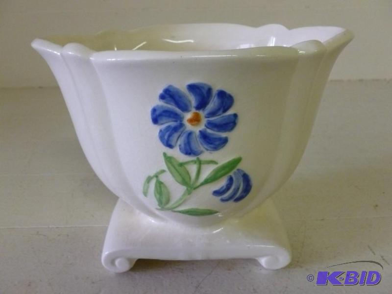 lot 86 image: Beautiful porcelain planter that me...