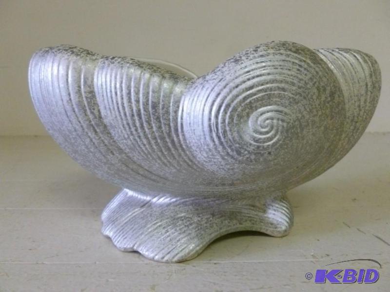 lot 88 image: Beautiful Shawnee USA planter #1418...