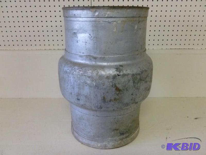 lot 9 image: Vintage E. Fleckenstein Brewing Co....