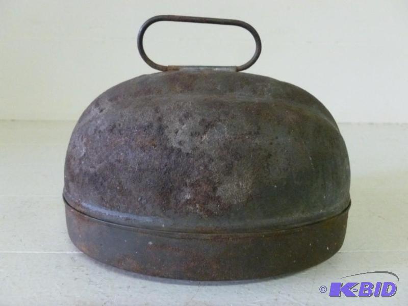 lot 92 image: Vintage metal one quart liquid jell...