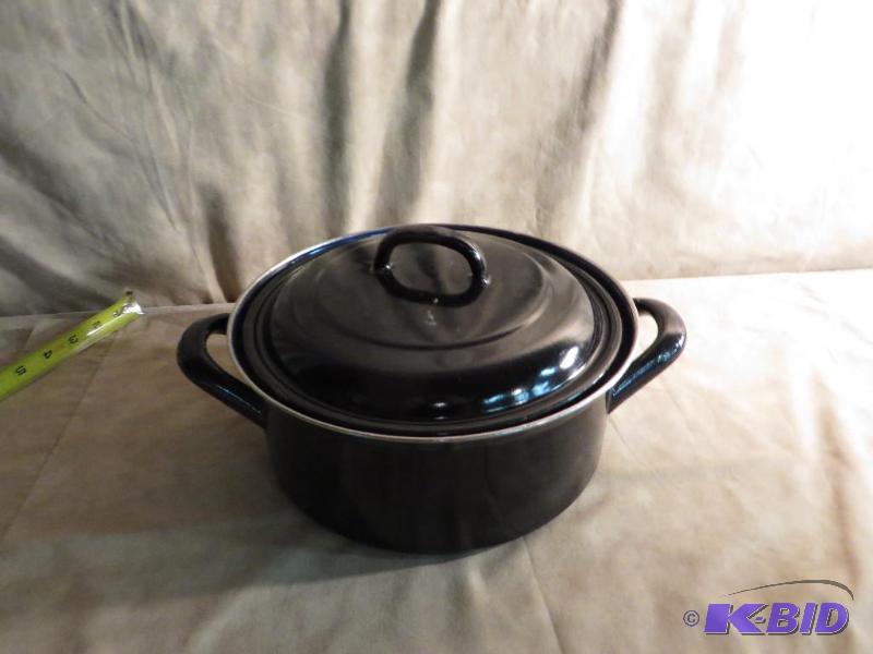 Heavy cook pot with a lid&nbsp som...